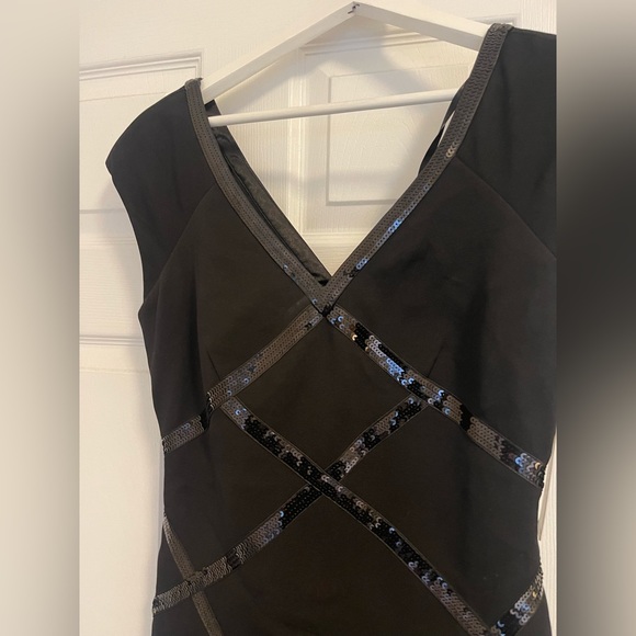 NWT. Laundry by Shelli Segal Size 8, fitted sequin mini dress. - Picture 4 of 5